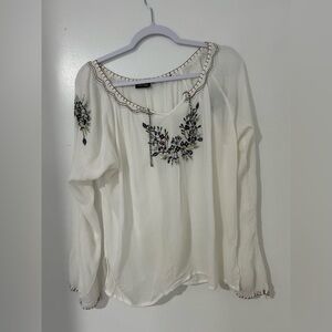 Chic‎ Ivory Embroidered Blouse